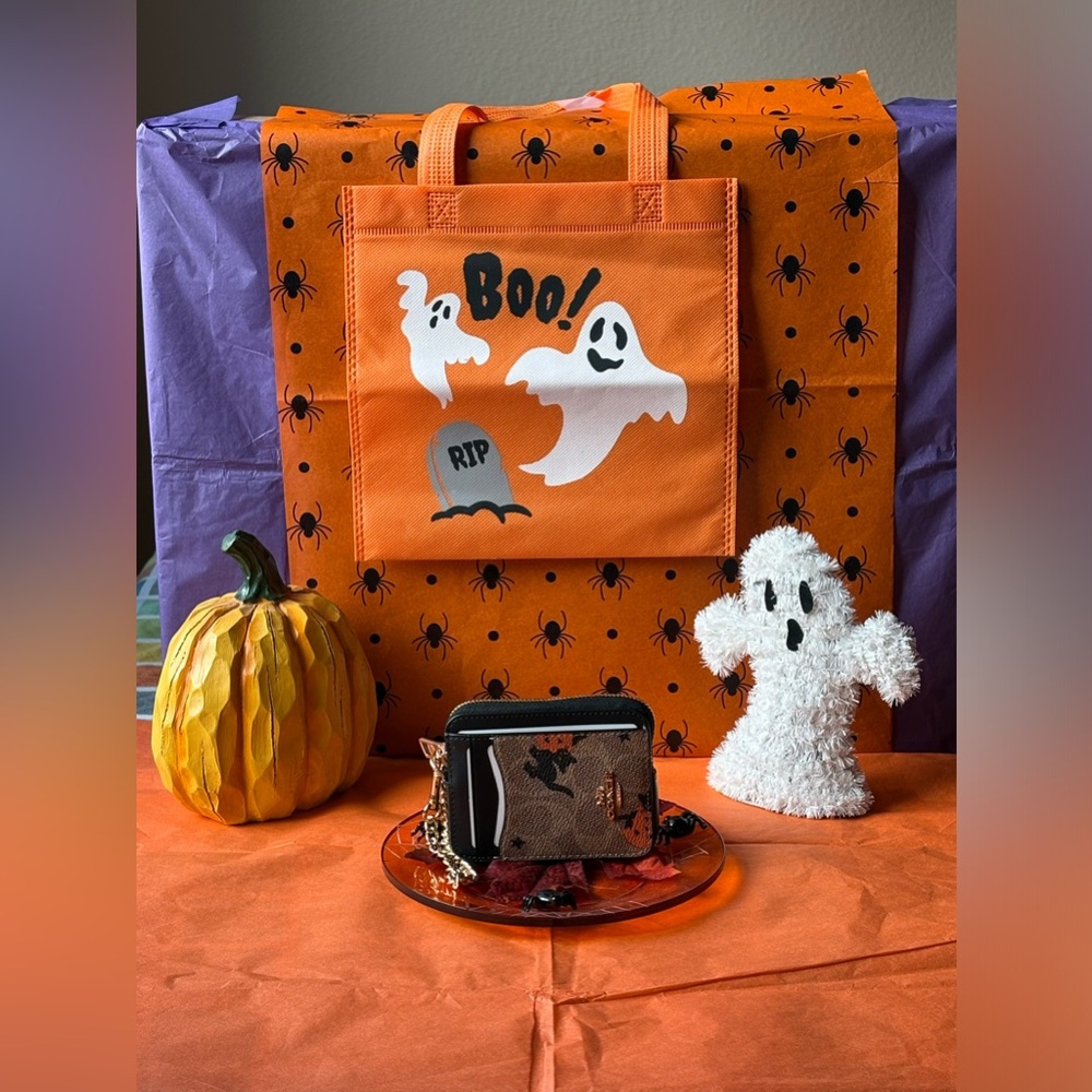ππ»πββ¬ COACH ZIP CARD CASE IN SIGNATURE CANVAS WITH HALLOWEEN PRINT πββ¬π»π - Picture 4 of 16
